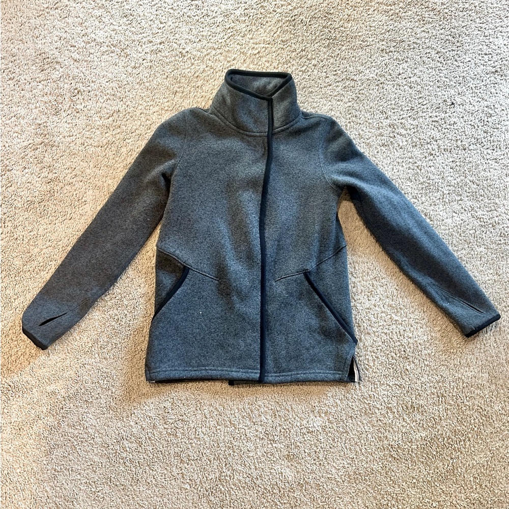 IVIVVA by LULULEMON grey Girls Sweater / size 7